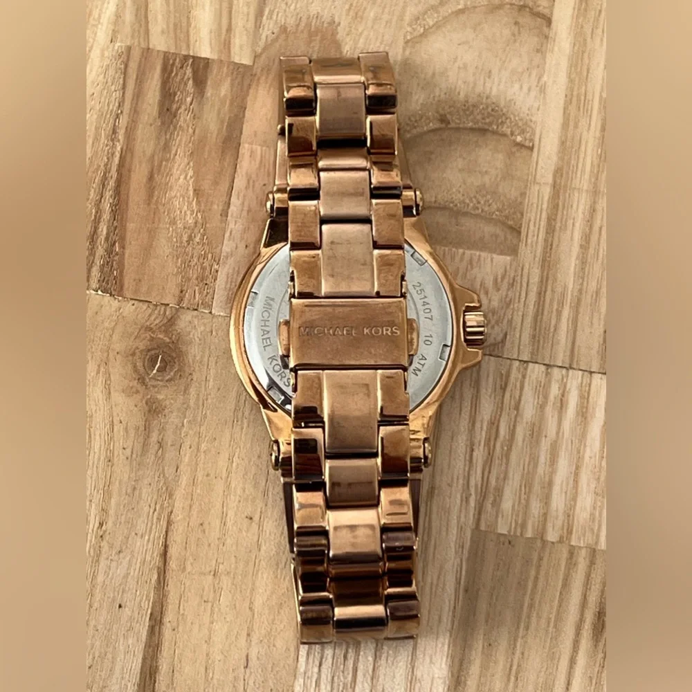 Michael Kors Ladies Watch Crystals Accents Pearl Dial Rose Gold-Tone Bracelet